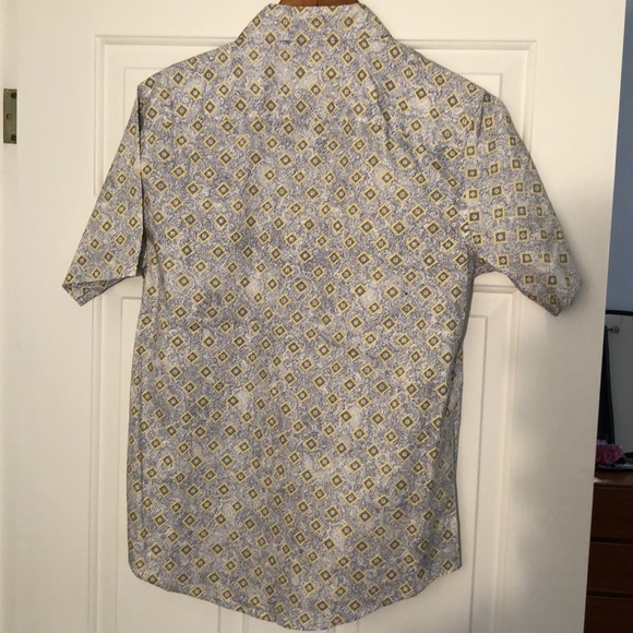 Men’s Casual Short Sleeved Shirt Size M - Picture 3 of 3